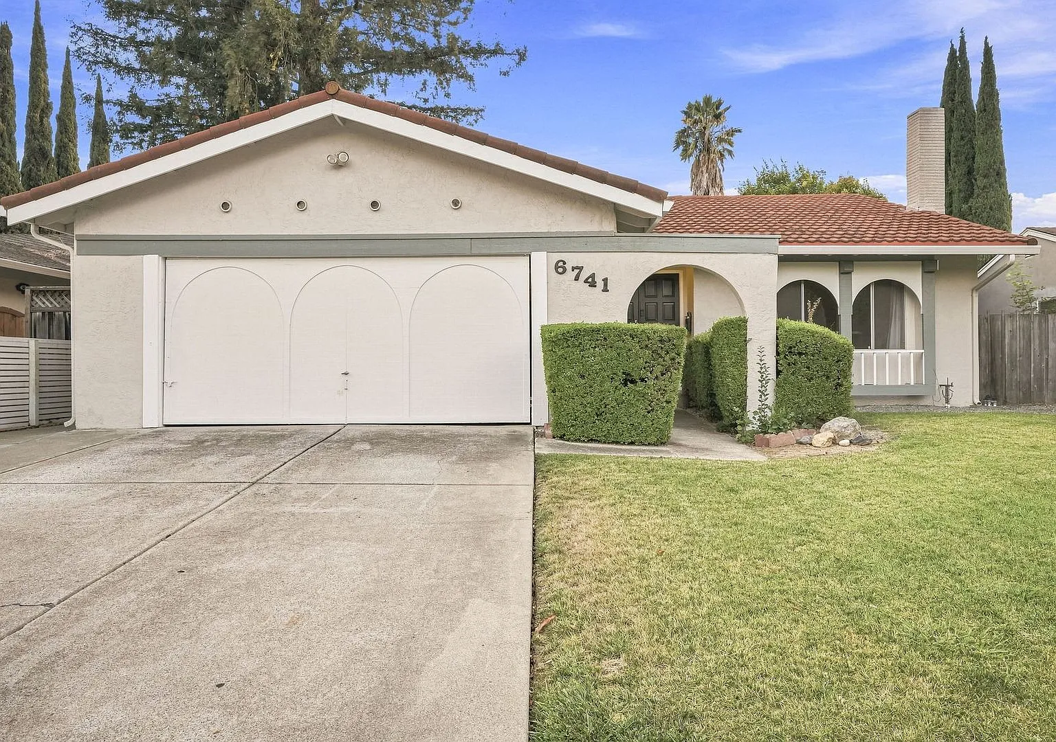 Beautifully Updated 4 Bed 2 Bath Home — Photo 2