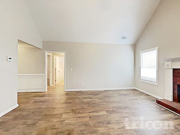 4th image of 204 Cobblestone Ln