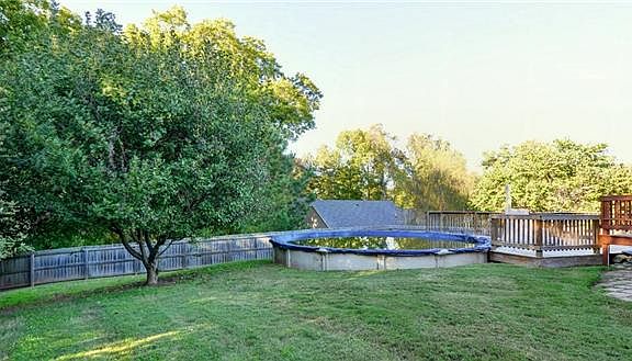 3rd image of 914 Dolphin Ln