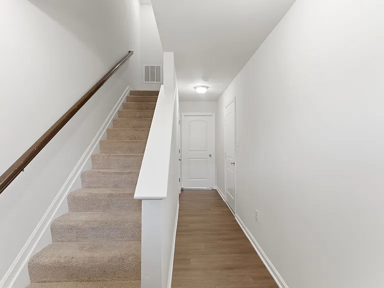 293 Magellan Dr — Photo 3
