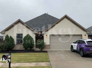 16716 Doyle Dr, Edmond, OK 73012