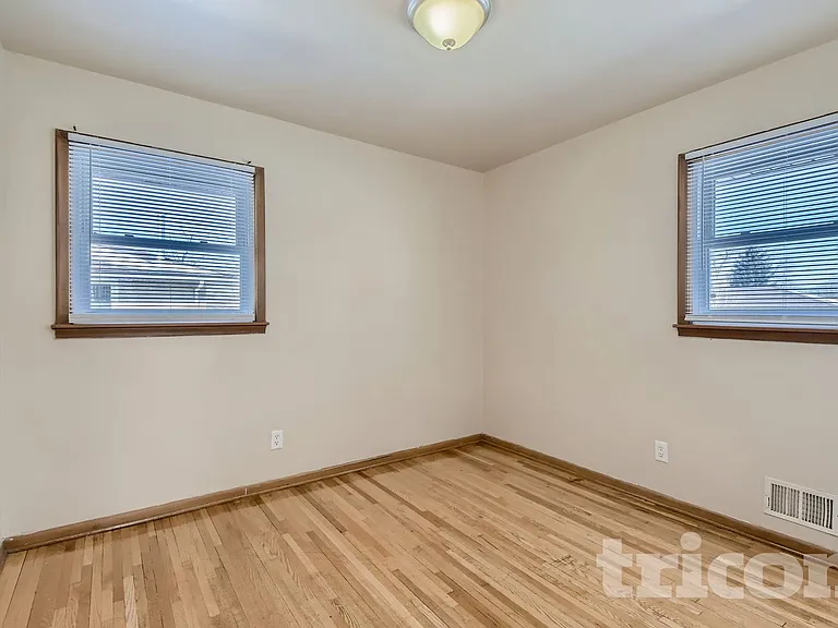 3701 Woodbine Ln N — Photo 11