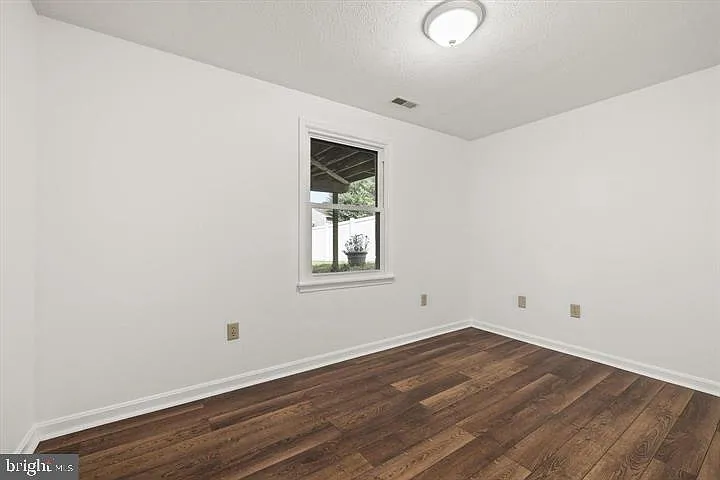136 Nightingale Ave — Photo 22