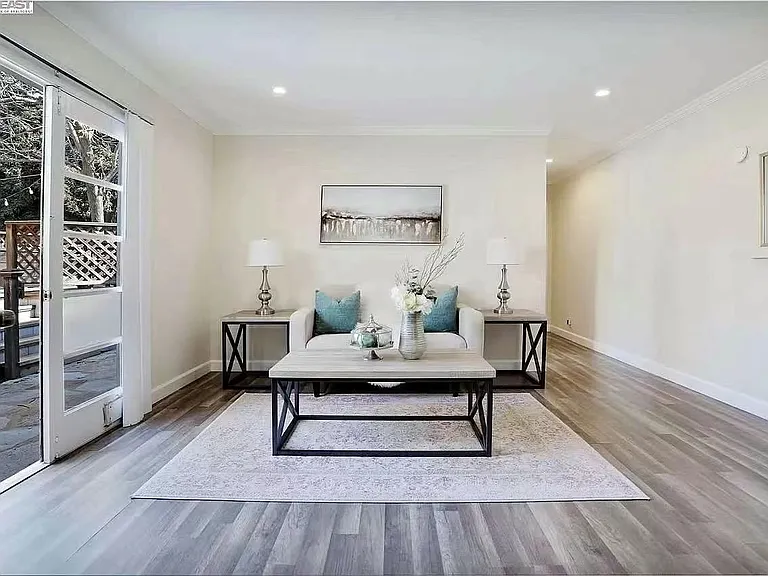 2224 Estabrook Cir #B — Photo 1