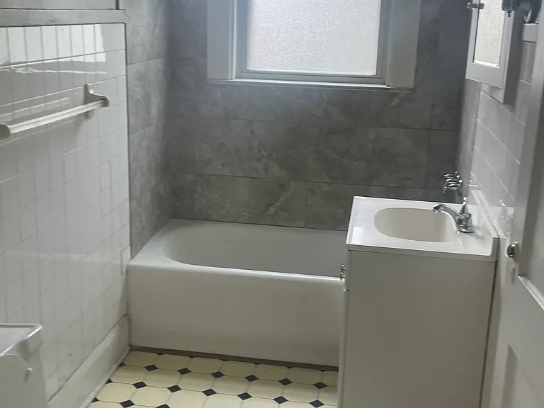 54 Lynwood Ave #1 — Photo 4