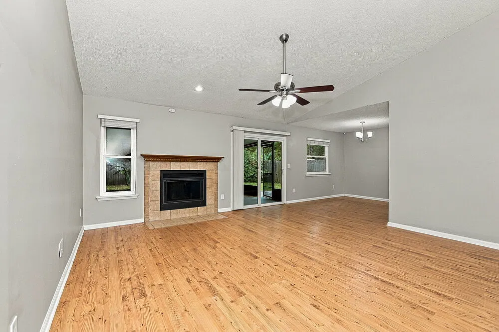 3 bed, 2.0 bath, 1257 sqft, $1,980 — Photo 4