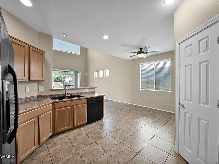 10281 W Carlota Ln — Photo 8