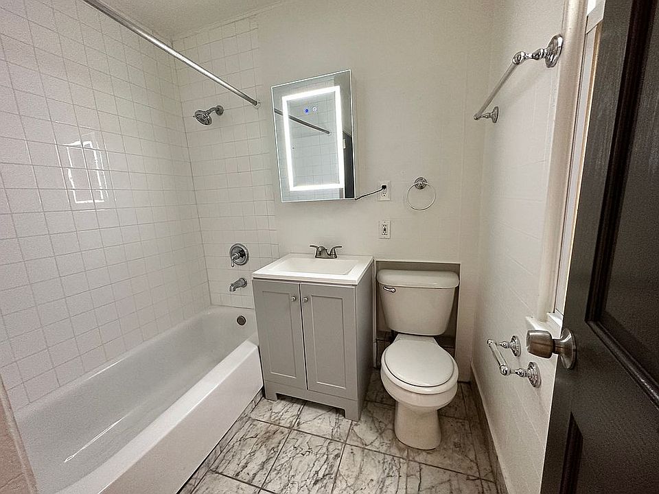 1st image of 4009 N Elston Ave APT 2