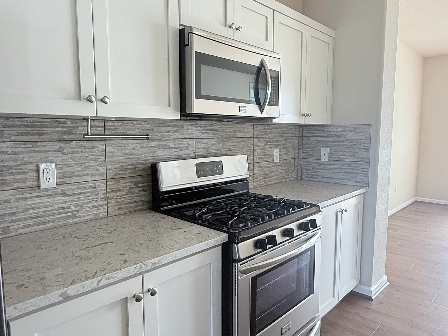 3 bed, 3.5 bath, 1655 sqft, $2,600 — Photo 4