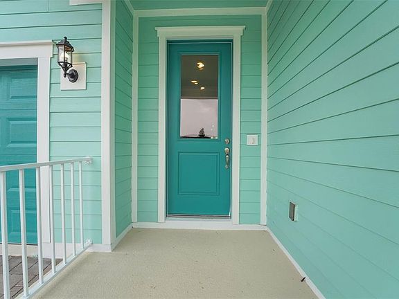 3rd image of 985 Fiesta Key Cir