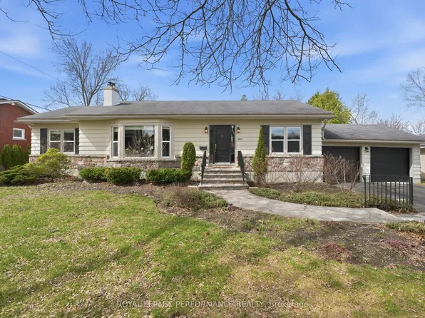 880 Melwood Ave, Ottawa, ON K2A 3C3