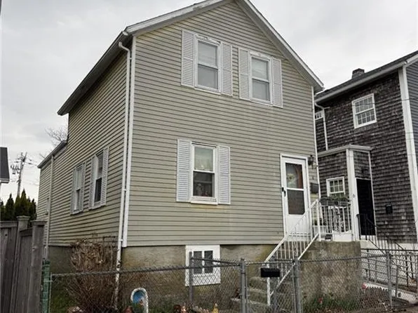 4 3rd St, Newport, RI 02840