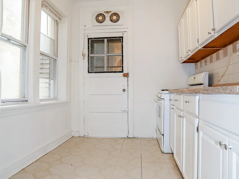 4943 W Belle Plaine Ave #2A — Photo 2