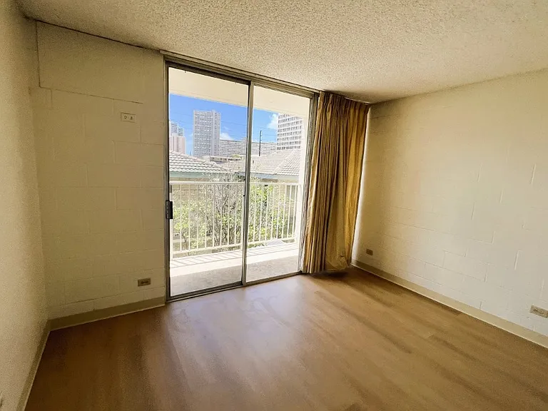 2122 Lime St #304 — Photo 6