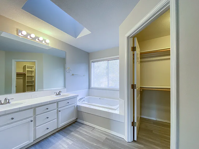 4682 Winthrop Ct — Photo 19