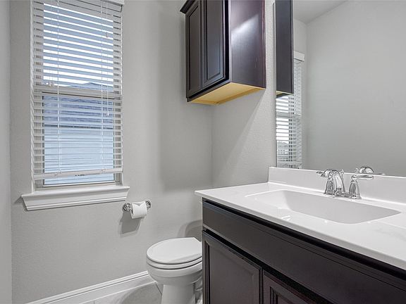 3rd image of 6919 Red Oak Dr