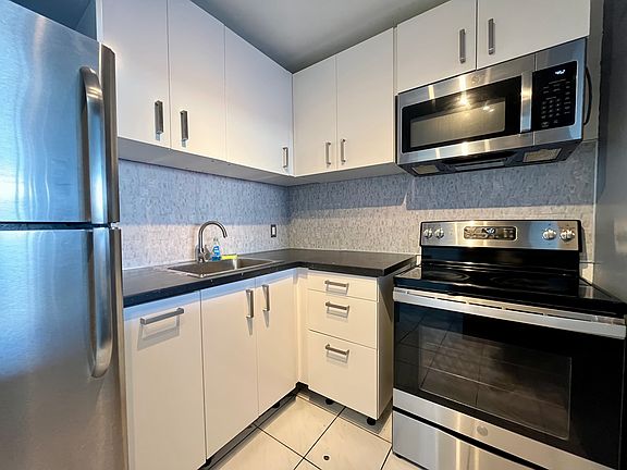 2nd image of 1990 Marseille Dr APT 305