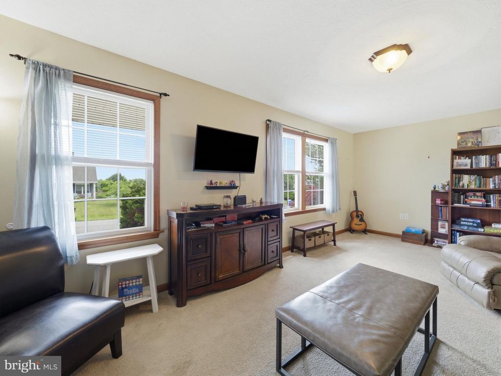 1553 Vaughn Dr, Chambersburg, PA - More