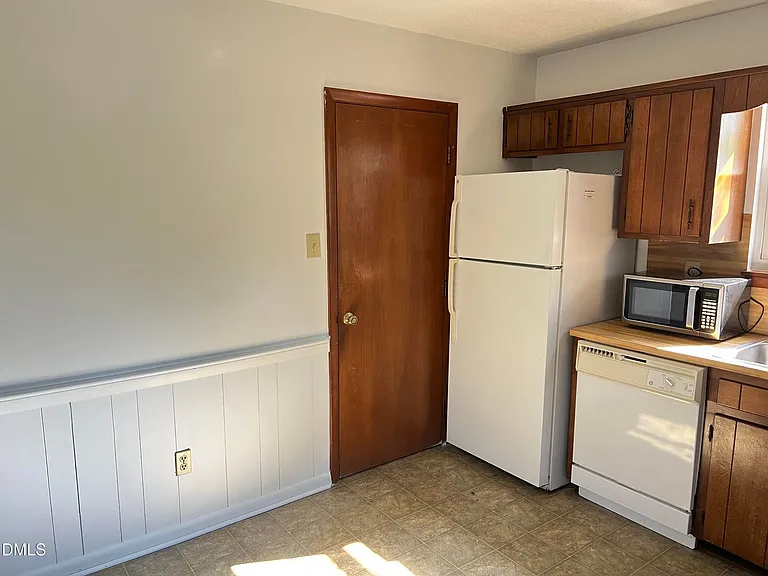 4401 Bleeker Ct — Photo 5