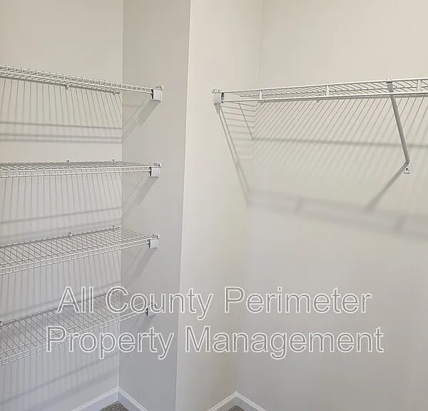 256 Dupont Dr — Photo 8