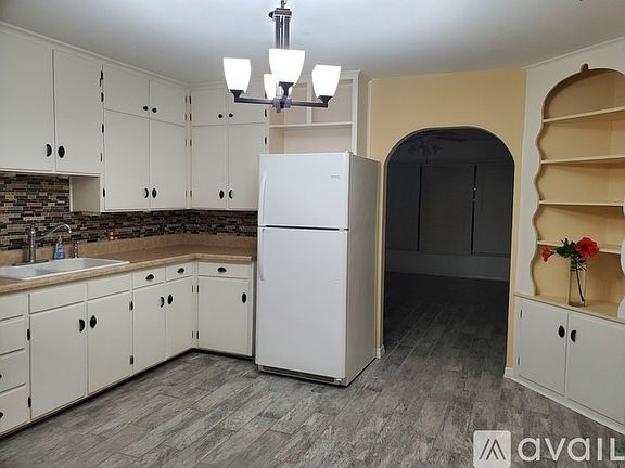 2nd image of 216 E Johnson Ave