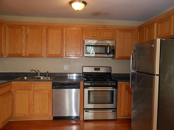 4th image of 30W150 Linden Sq