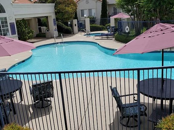 4th image of 2908 Beachcomber Dr E