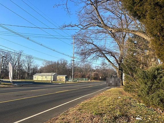 4th image of 604 Sunset Rd