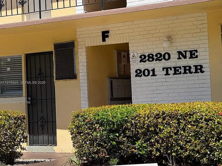 2820 NE 201st Ter #F215 — Photo 2