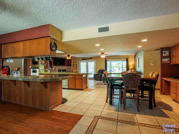 3rd image of 2791 W Julie Ln