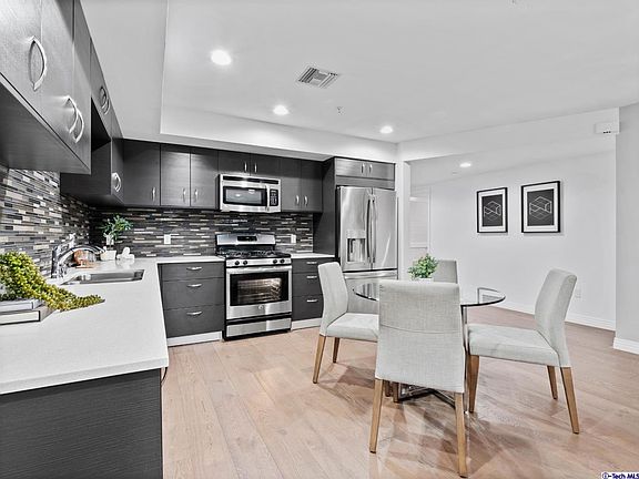 5th image of 5818 Whitsett Ave #202
