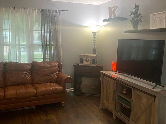 4th image of 6328 Oak Tree Dr S