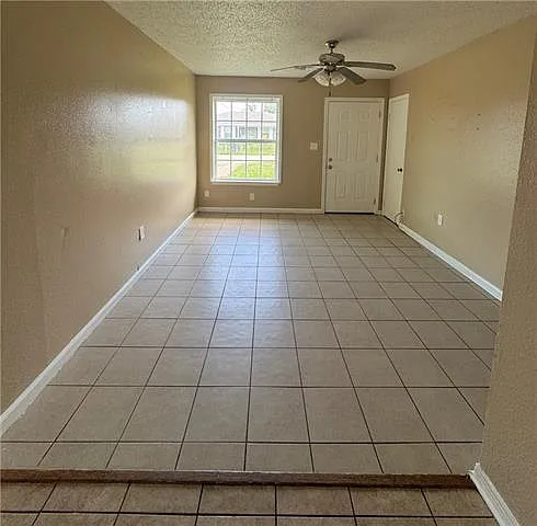 3 bed, 2.0 bath, 1033 sqft, $1,400 — Photo 2