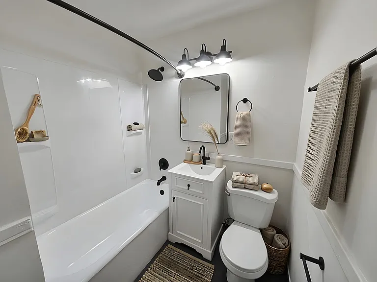 The Carlton Apartments — Photo 4