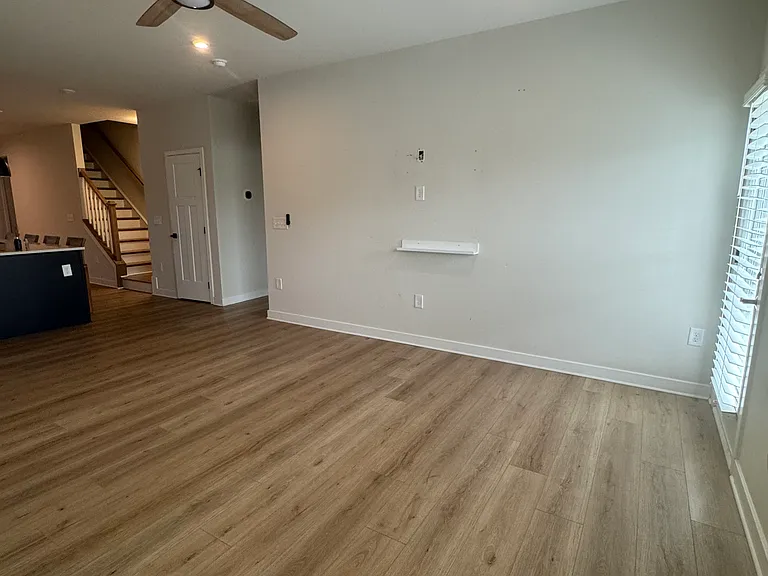 337 Golan Cir #C — Photo 9