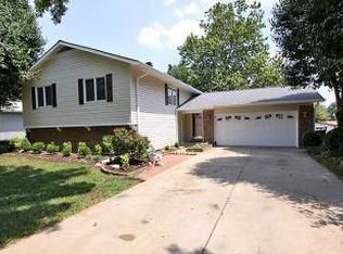 1142 Holly River Dr, Florissant, MO 63031