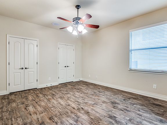 2nd image of 110 Evans Oak Ln