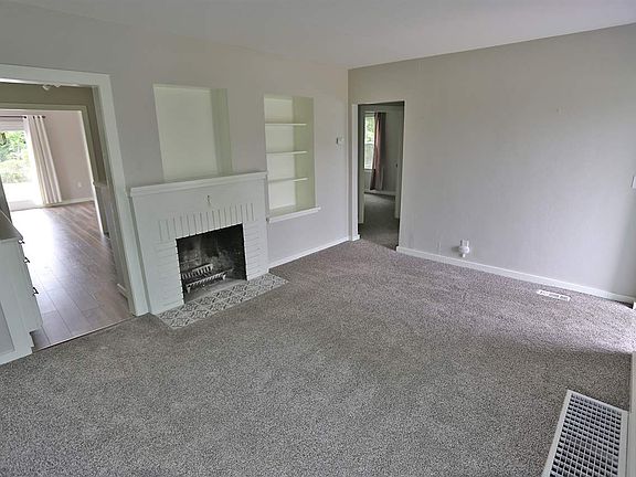 5th image of 2111 W Carlisle Ave