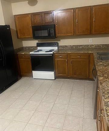 4th image of 2702 Madrid Dr