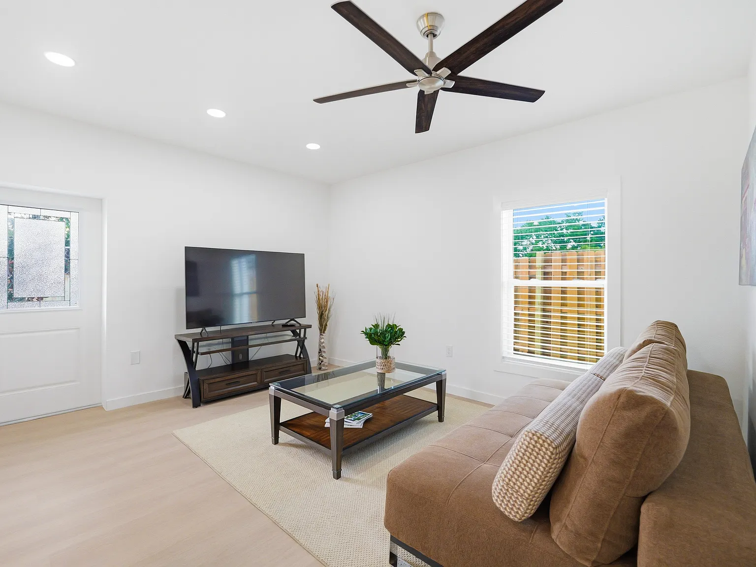 1 bed, 1.5 bath, 878 sqft, $2,300 — Photo 4