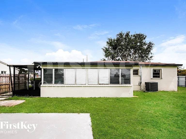 10020 SW 37th St — Photo 18