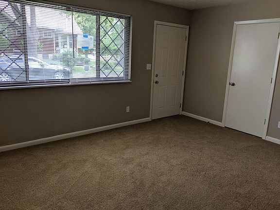 3rd image of 404 Collinwood Ave