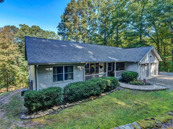 7101 Pine Needle Dr, Boones Mill, VA 24065