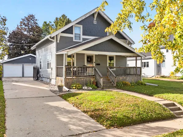1107 S Pearl St, New London, WI 54961
