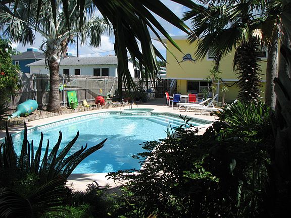 5th image of 423 N Shore Dr