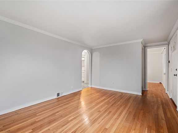 5th image of 163 McLaughlin Dr