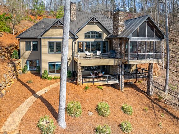 2nd image of 827 Top Ridge Dr