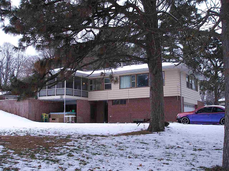 1st image of 20 Hillcrest Dr