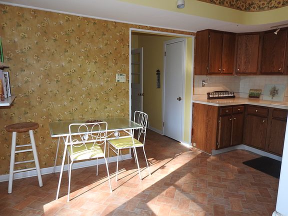 4th image of 617 Forest Park Ave