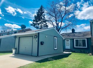 318 Colony Green Dr, Bloomingdale, IL 60108